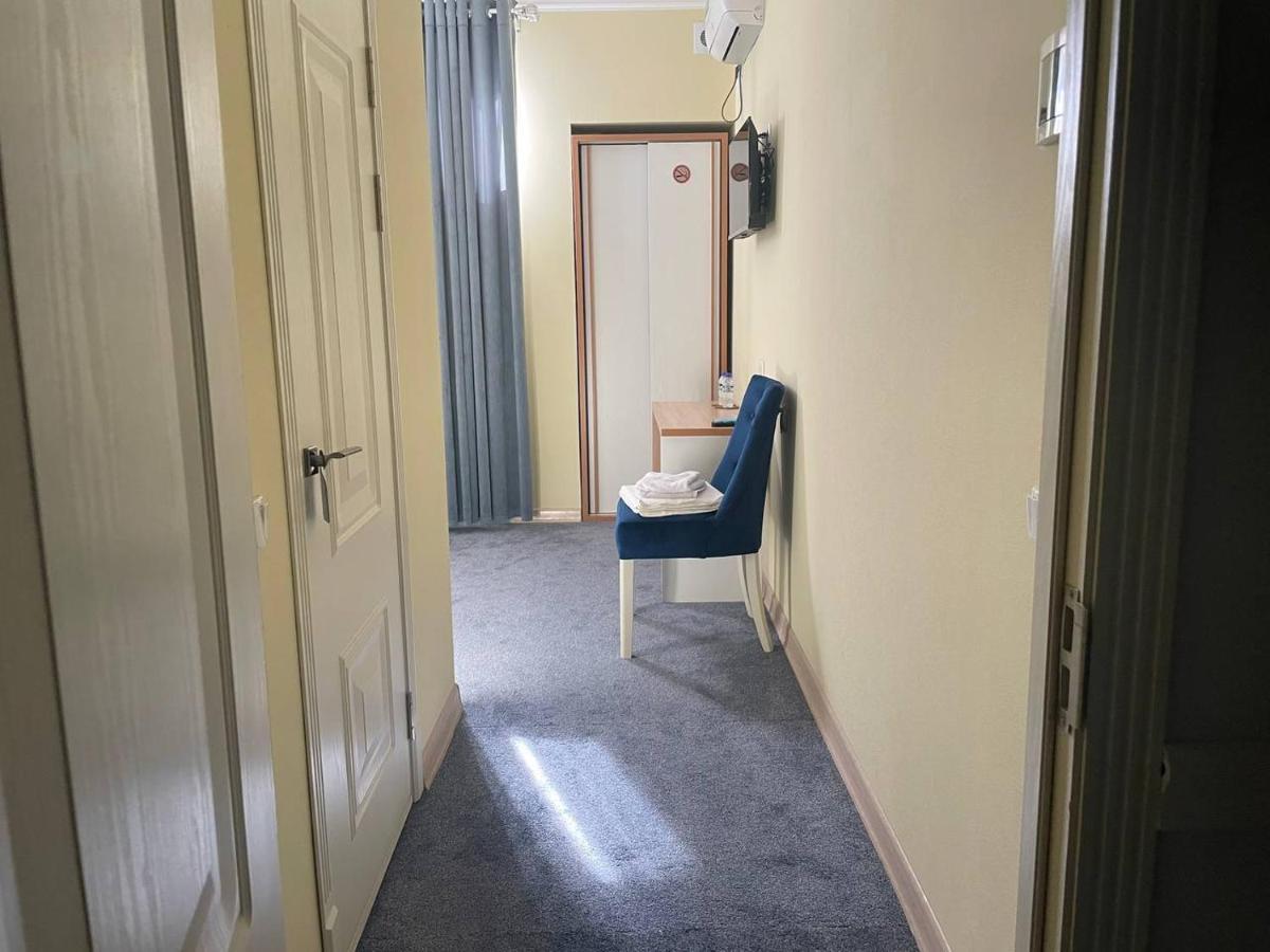 Hotel Plus 1 Samarkand Bagian luar foto