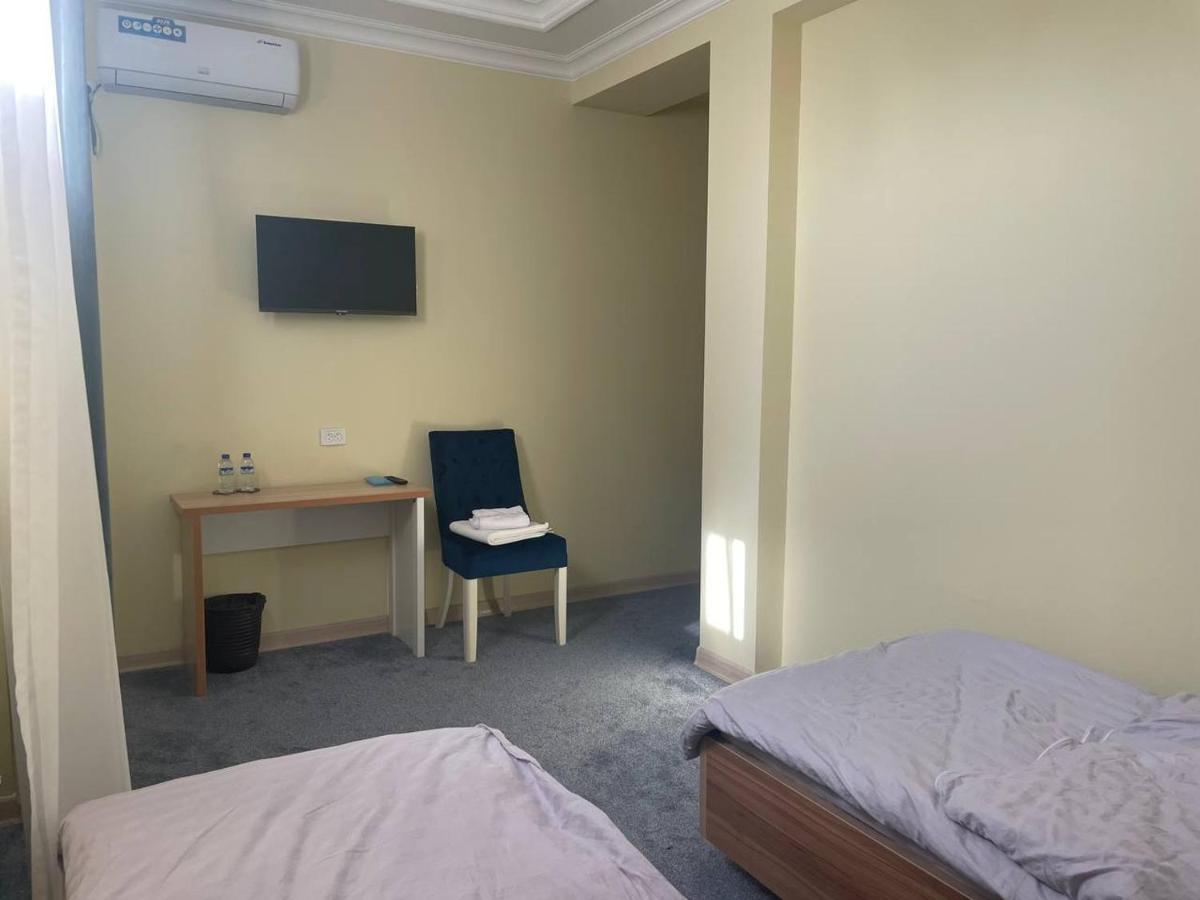 Hotel Plus 1 Samarkand Bagian luar foto