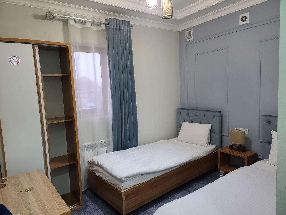 Hotel Plus 1 Samarkand Bagian luar foto