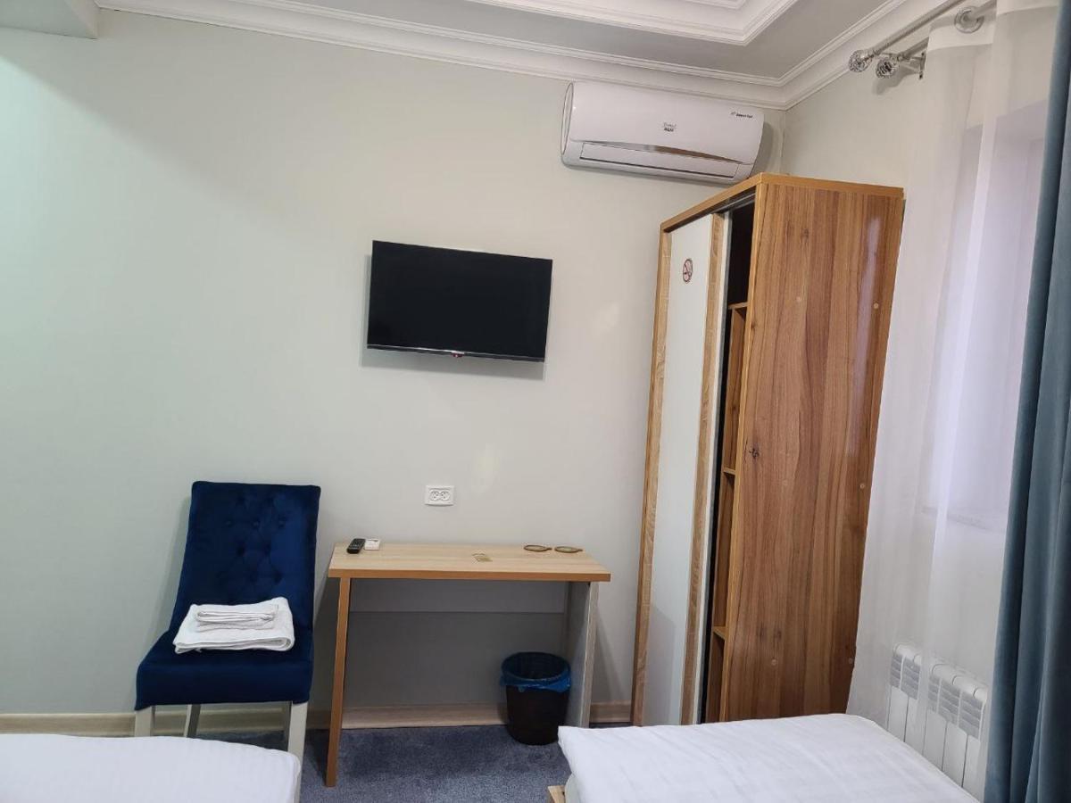 Hotel Plus 1 Samarkand Bagian luar foto